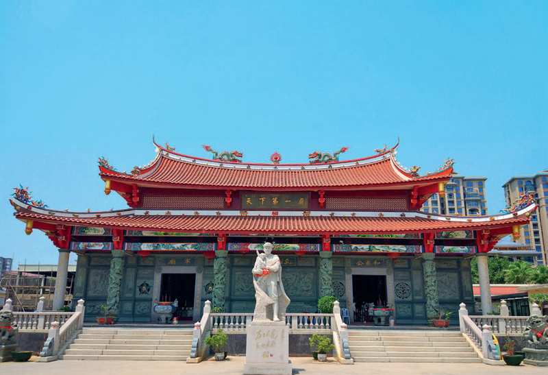  西沙湾上空硝烟散尽；曾恨老人用一生守护烈士英魂；解放军廿七君庙永存感恩。 文化旅游