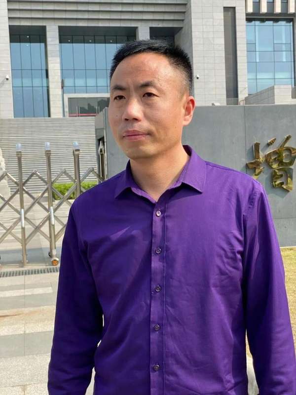 人贩子“梅姨”谢某某落网;潜逃多年终被捕获,正义迟到却未缺席。 新闻 人贩子“梅姨”谢某某落网;潜逃多年终被捕获,正义迟到却未缺席。 新闻