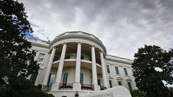  【深度拆解】油价暴涨背后的能源安全博弈：白宫应急预案全景透视 股票财经 【深度拆解】油价暴涨背后的能源安全博弈：白宫应急预案全景透视 股票财经