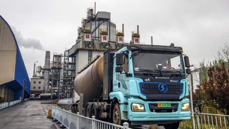  【深度复盘】科技股抛售潮下的市场逻辑：纳指回调、贵金属新高与板块轮动全解析 股票财经