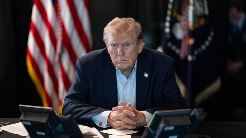  【深度复盘】科技股抛售潮下的市场逻辑：纳指回调、贵金属新高与板块轮动全解析 股票财经