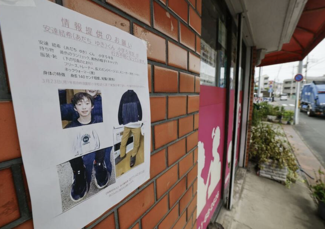  那个穿“84”号卫衣的男孩，再也没能走进教室 新闻