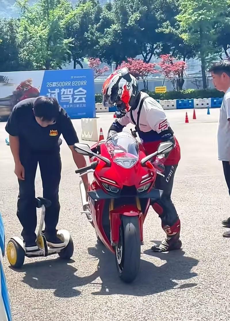  从双冠到产能极限：张雪机车供应链深度解剖与交付周期预测 汽车科技