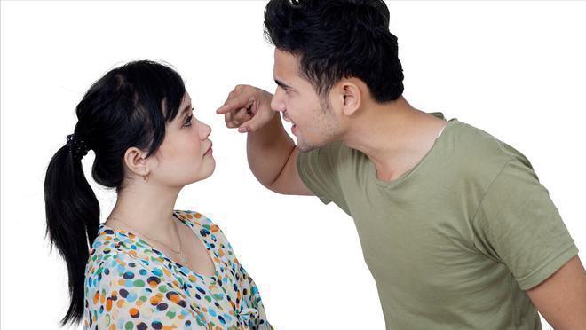  中年婚姻危机：信任崩塌后的理性分析与应对策略 情感心理
